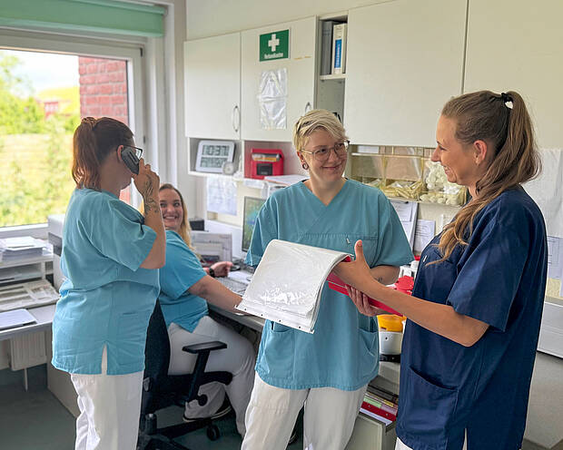 Bewirb Dich jetzt für die Ausbildung zur Pflegefachfrau/zum Pflegefachmann Ausbildung Pflegefachfrau/zum Pflegefachmann